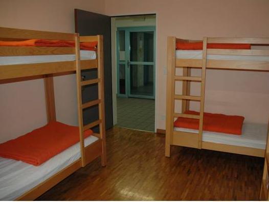 छात्रावास Geneva Hostel